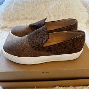 Volatile Rosecrans Women’s Brown Western Slip On Sneakers Size: 9 NWOT